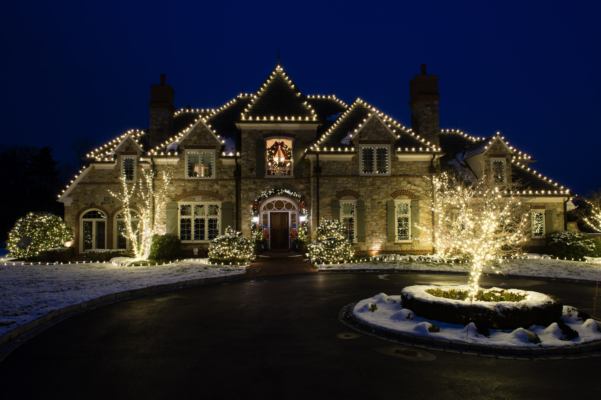 Beautiful Christmas lights on home